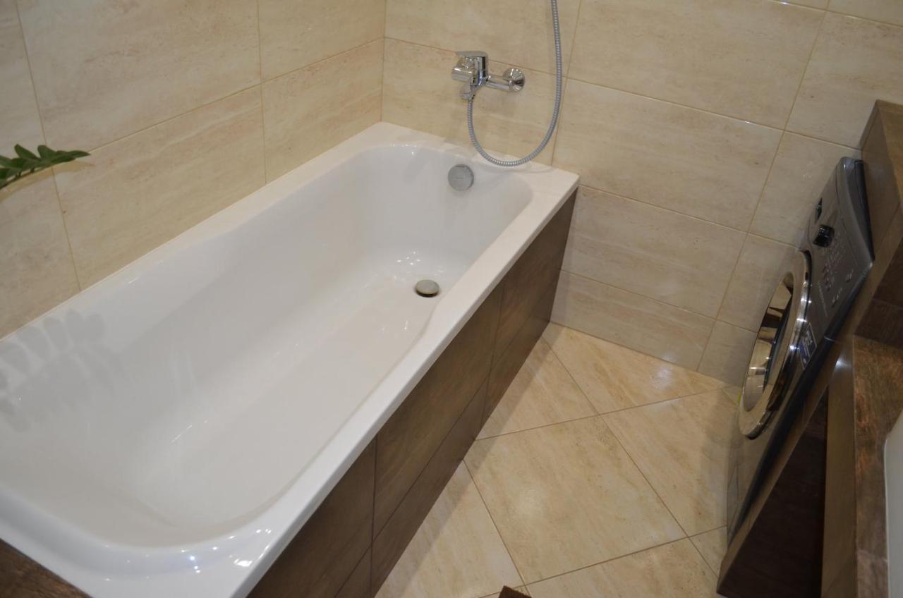 Apartment On Getmana Vigovskogo 49 Rivne Dış mekan fotoğraf